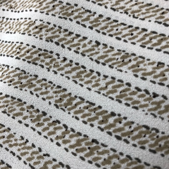 🩷 Rena Rowan Pattern Button down - Picture 9 of 9